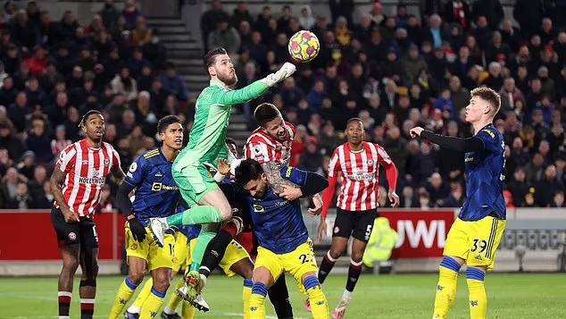 Fan MU phát cuồng, dành tặng khúc tráng ca cho 'bức tường gạch' David de Gea