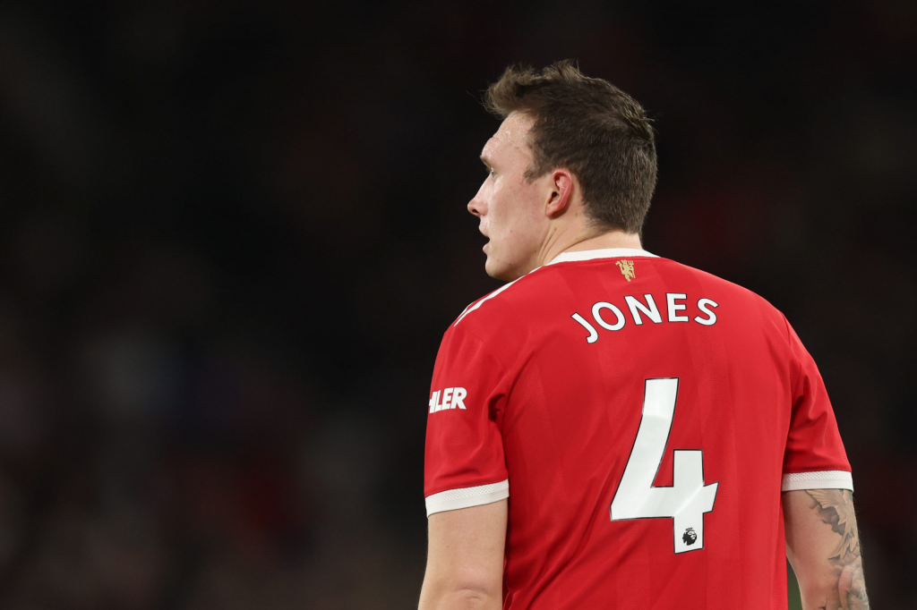 Phil Jones quyết định tương lai tại MU