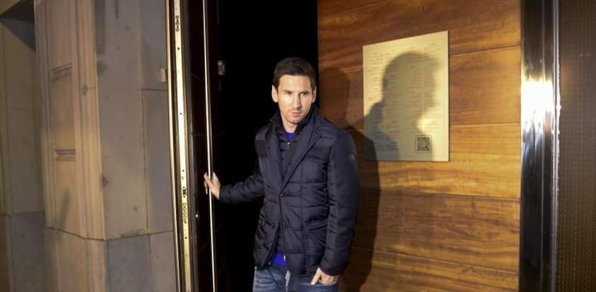 Messi bất ngờ có mặt ở Barcelona, gặp gỡ Xavi và Busquets