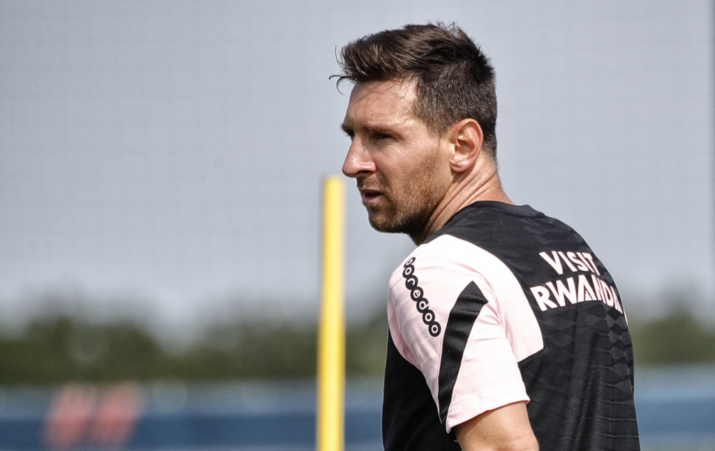 PSG hủy chuyến đi tới Qatar, Messi khiến fan âu lo