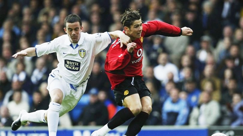 Sau gần 20 năm, Cristiano Ronaldo lại cùng MU hành quân tới sân của Leeds