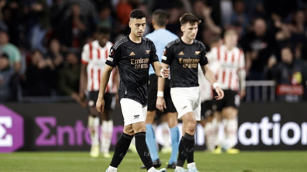 Thua sốc PSV, Arsenal đón thêm tin dữ về trụ cột