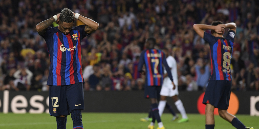Barcelona đối diện nguy cơ bị loại ở cúp C1, Messi có hành động gây chú ý