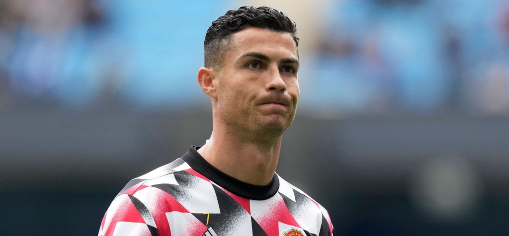 VIDEO: Bất bình với Erik Ten Hag, Ronaldo có hành động gây sốc ở trận Tottenham