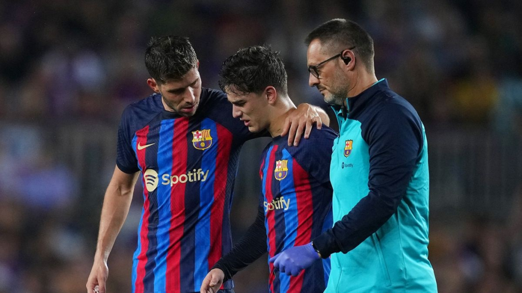 Cậu bé vàng Gavi rời sân trong đau đớn ngày Barca đại thắng 4-0
