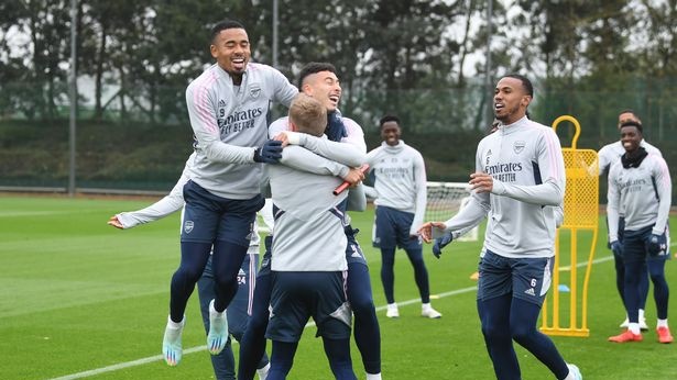 Cầu thủ Arsenal hứng khởi tràn trề trước thềm đại chiến Chelsea