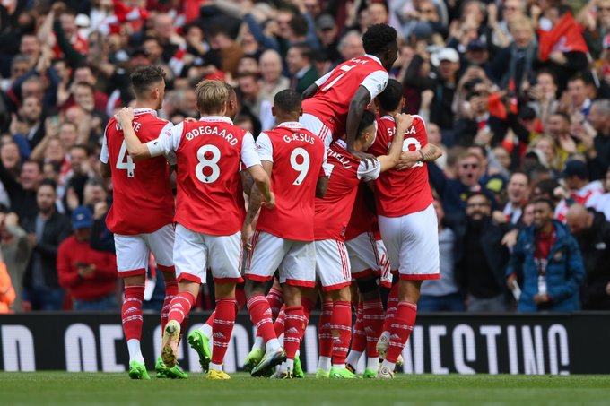 Tận dụng lợi thế hơn người, Arsenal tiếp tục duy trì ngôi đầu bảng