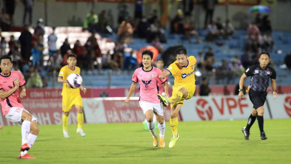 Đội hình tiêu biểu vòng 18 V.League: Sao mai SLNA được vinh danh