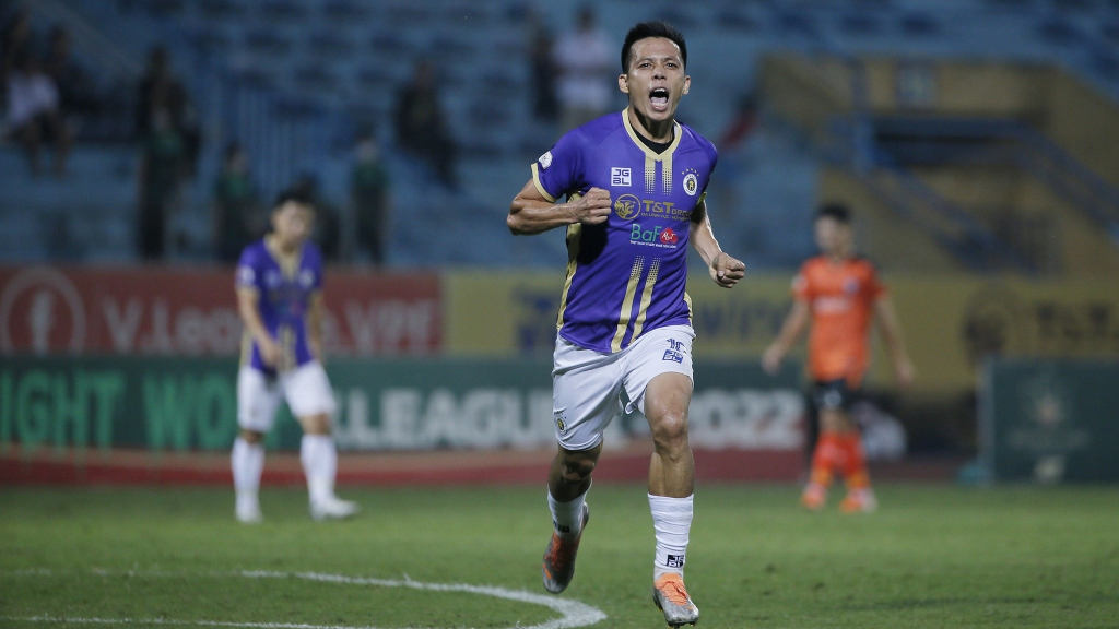 Văn Quyết, Hùng Dũng nổ súng đưa Hà Nội FC trở lại đầu bảng V.League 