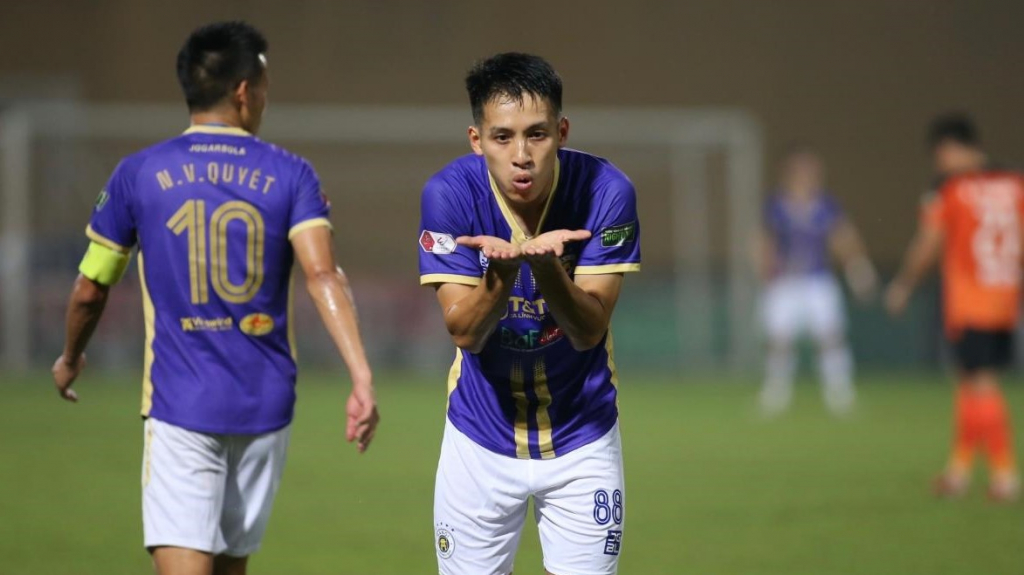 Hùng Dũng giải hạn bàn thắng, Văn Quyết tự tin vô địch cùng Hà Nội FC