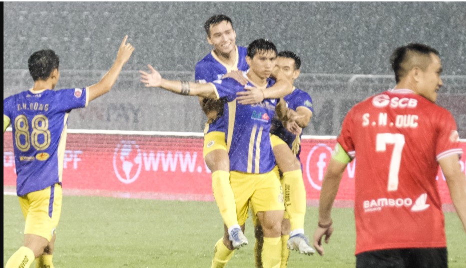 Hà Nội FC lập liền 2 cột mốc ghi bàn sau màn “dội bom” trước TP.HCM