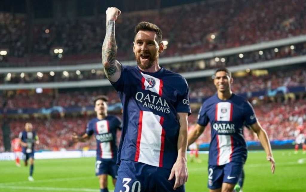 Messi ẵm nhẹ giải thưởng của UEFA