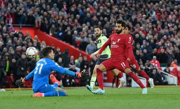 Salah hóa người hùng, Liverpool đánh bại Man City siêu kịch tính