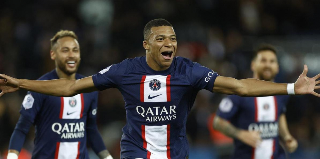 Mbappe khiến Messi, Ronaldo ngưỡng mộ với hợp đồng cao nhất lịch sử thể thao