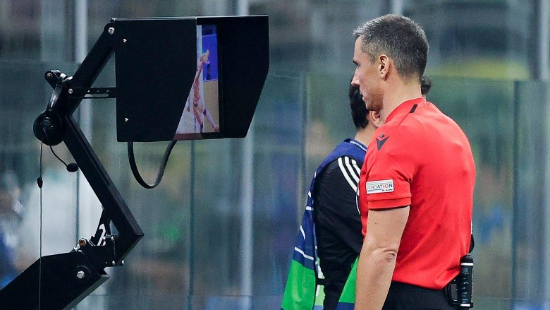 VAR hiện diện ở V.League 2024/25, chi phí lên 70 tỷ đồng 