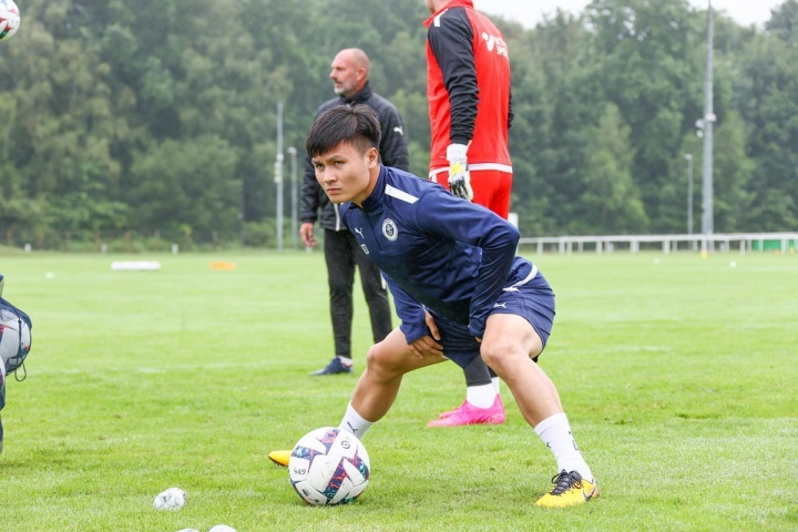 Pau FC cập nhật tình hình Quang Hải khiến cổ động viên phấn khích