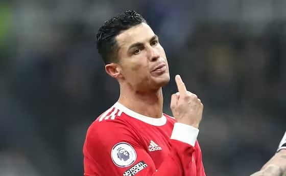 Ronaldo vẫn chưa bỏ được thói hờn dỗi