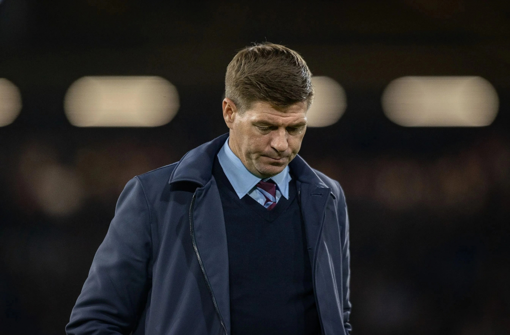 Steven Gerrard chính thức bị Aston Villa sa thải