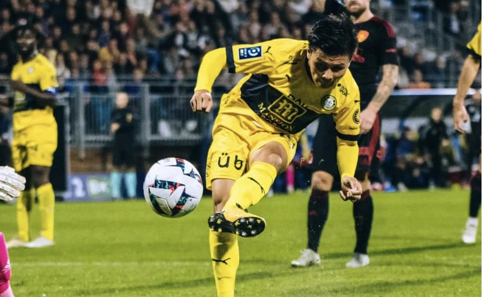 VIDEO: Quang Hải ghi bàn thắng lịch sử cho Pau FC