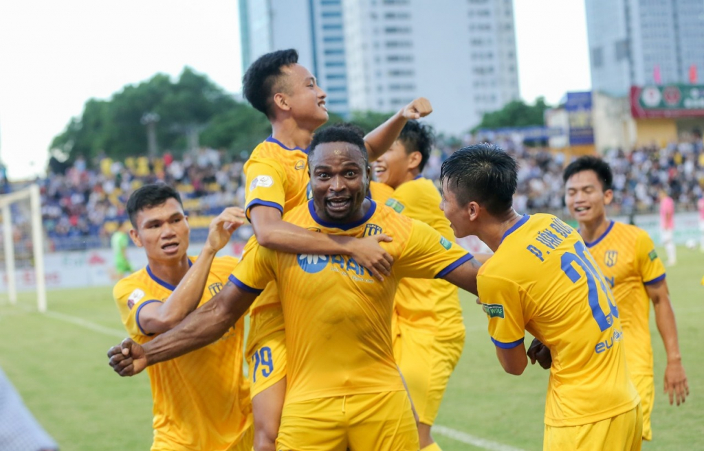 Vòng 18 V.League 2022: Rực lửa derby xứ Nghệ, HAGL giải hạn