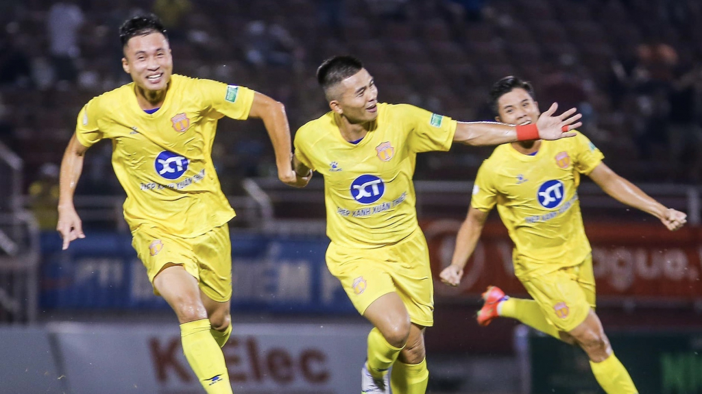 3 đội bóng đua trụ hạng V.League 2022: Nam Định vẫn sáng cửa