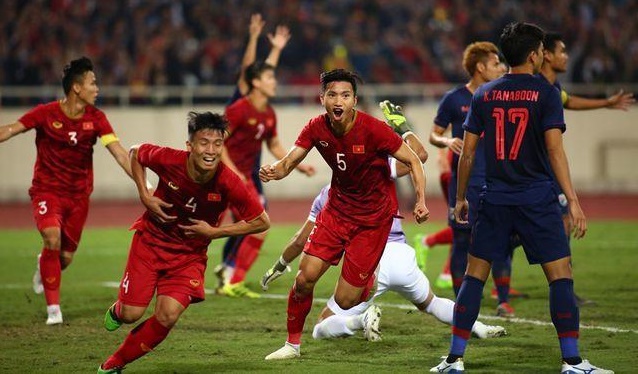LĐBĐ Thái Lan bị chỉ trích là những kẻ nghiệp dư, bóng đá Việt Nam là số 1