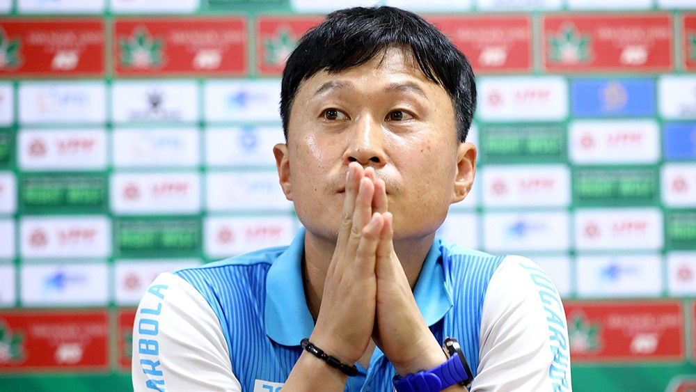 Chia tay Chun Jae-ho, Hà Nội FC sắp đón thuyền trưởng ngoại quốc 