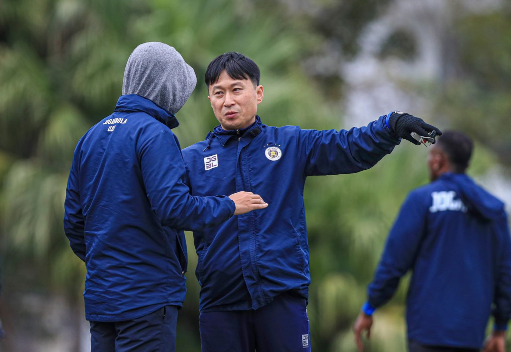 Hà Nội FC xác nhận chia tay HLV Chun Jae Ho ngay trước ngày đấu HAGL