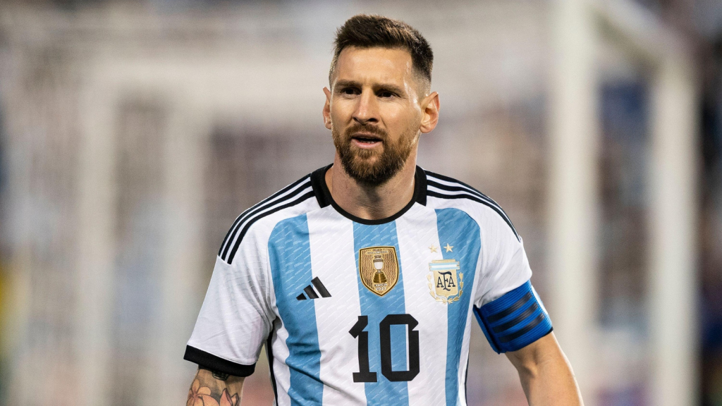 HLV Tây Ban Nha nói điều bất ngờ về Messi và Argentina