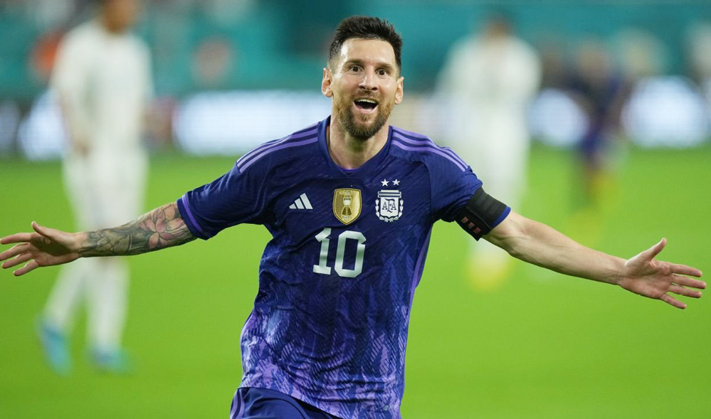 VIDEO: Messi “làm nóng” World Cup bằng siêu phẩm vào lưới UAE