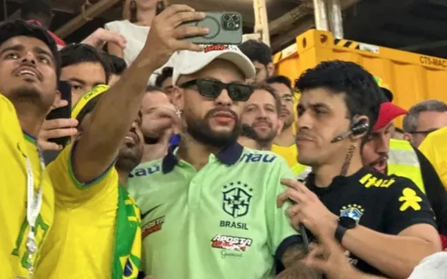 Neymar “fake” gây náo loạn khán đài trận Brazil - Thụy Sĩ