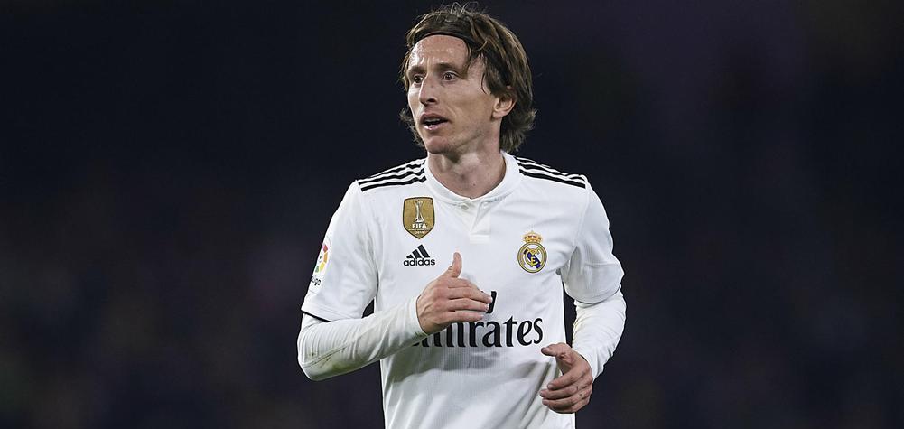VIDEO: Pha bỏ lỡ khó tin của Modric ở trận gặp Cadiz