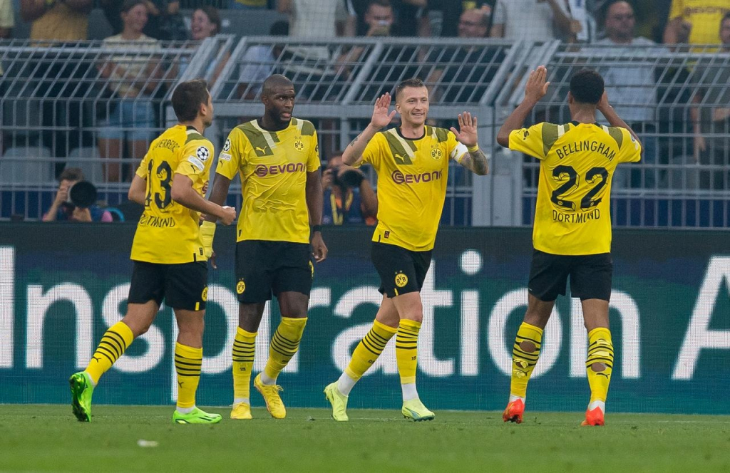 Cầu thủ Dortmund mong sớm tới Việt Nam vì lý do khó đỡ