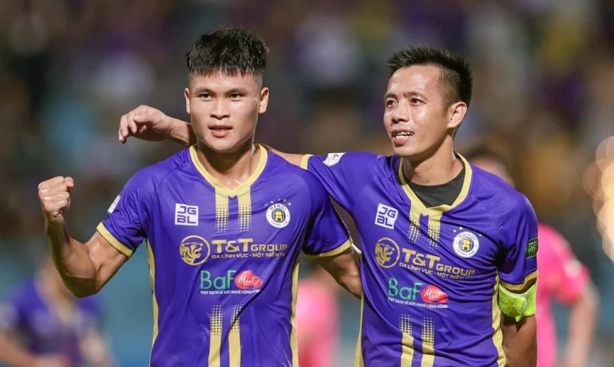 Tiền đạo Hà Nội FC lập cú đúp giải thưởng ở V.League  