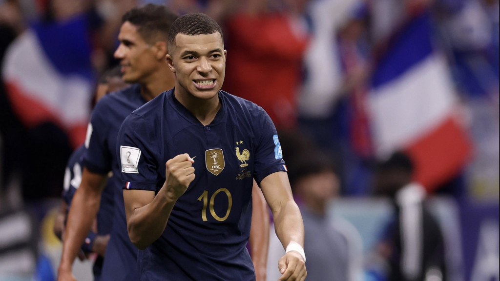 Mbappe ghi điểm với 2 hành động cực đẹp trong ngày Pháp đánh bại Morocco