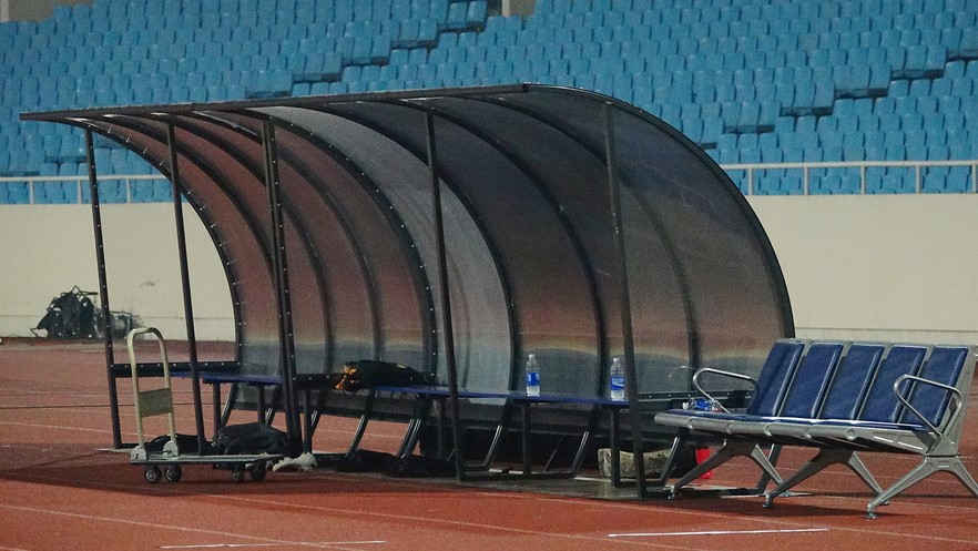 Cabin sân Mỹ Đình bớt “phèn”, không phải chèn bao cát ở trận gặp Malaysia