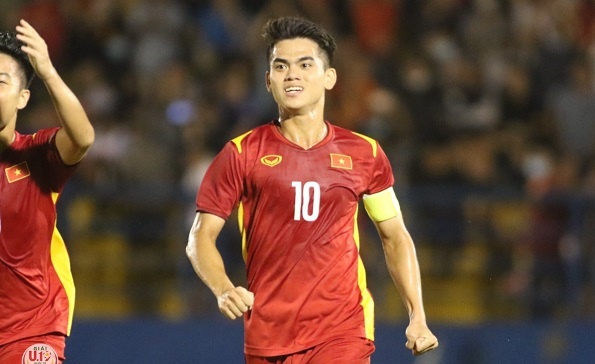 Khuất Văn Khang và sao Indonesia đua song mã tại AFF Cup 2022