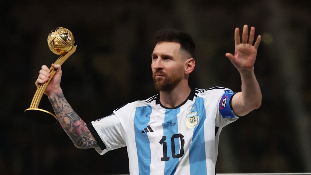 Lionel Messi lại được Chủ tịch Barcelona 've vãn' sau khi vô địch thế giới