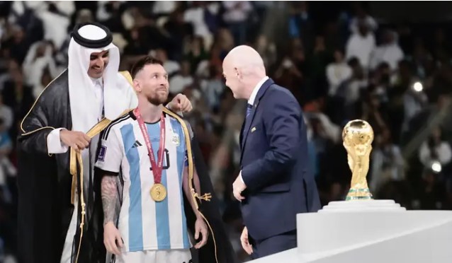 Lý do Messi mặc áo choàng Hồi giáo trong ngày vô địch World Cup