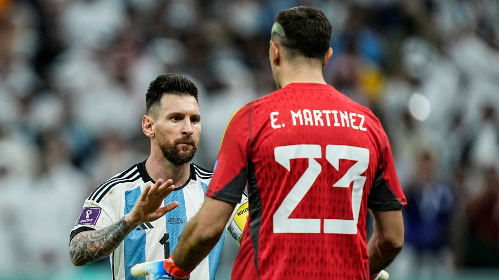 Công thần Argentina bị chỉ trích, Messi dính vạ lây