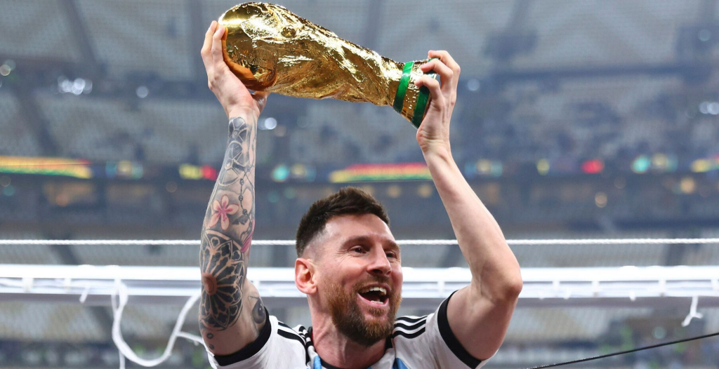 Messi được minh oan vụ khoe cúp Vàng World Cup ở PSG