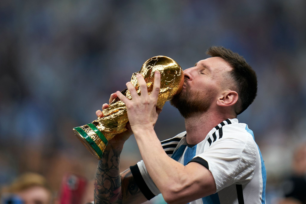 Messi nhắn gửi lời tâm can tới NHM sau khi vô địch World Cup 2022