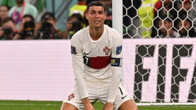 Neville kinh hoàng khi chứng kiến khoảnh khắc đặc biệt xúc động của Ronaldo