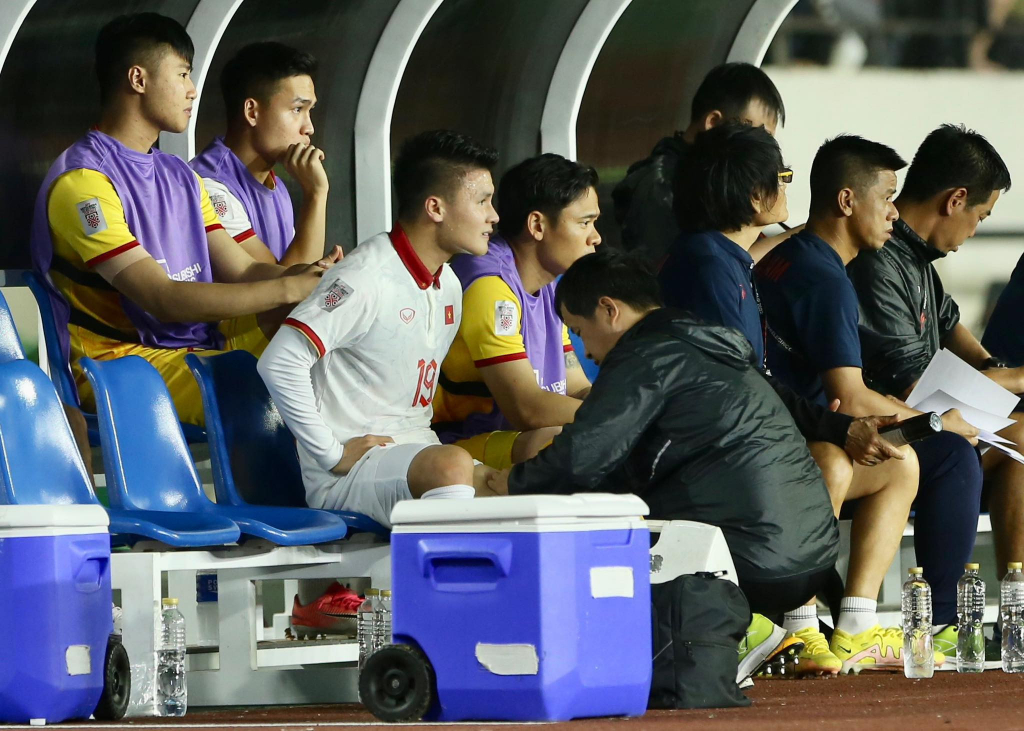 Quang Hải không chấn thương nặng, vẫn có thể chơi trận gặp Malaysia