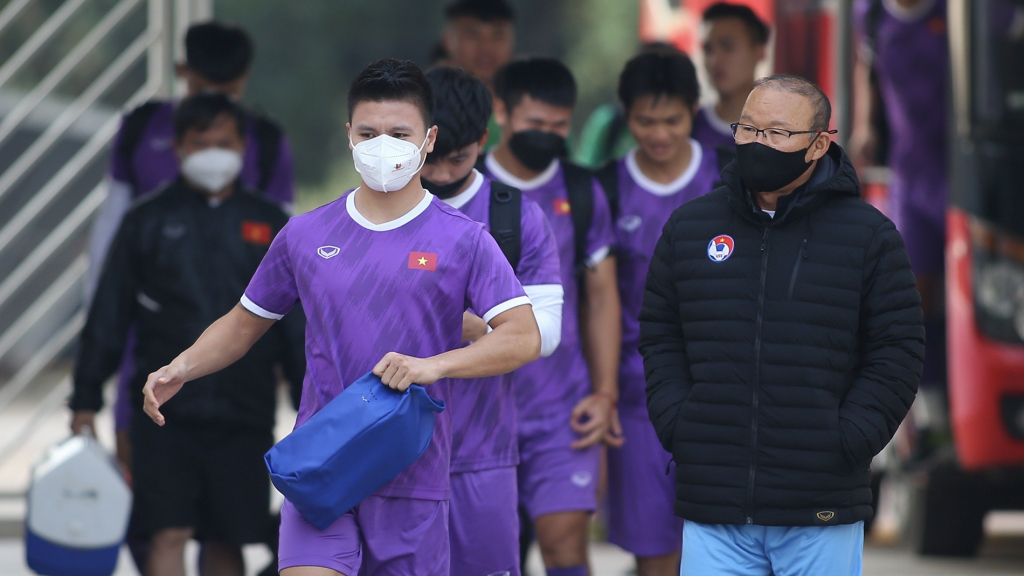 Quang Hải trở lại sân tập, ĐT Việt Nam dồn lực đấu Malaysia