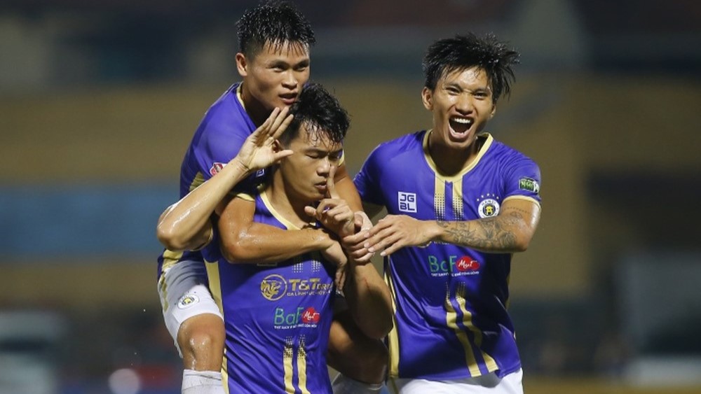 Sau Văn Hậu, tân binh V.League tiếp tục “hút máu” Hà Nội FC