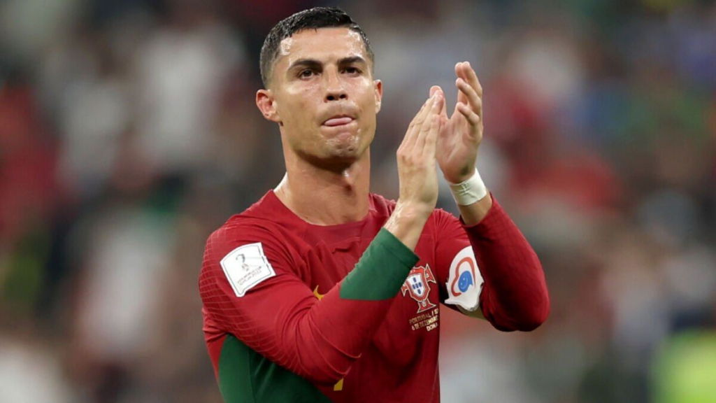 Ronaldo gây sốt trên thế giới, người hâm mộ đồng thanh gọi G.O.A.T