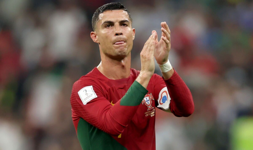 VIDEO: Có một Ronaldo ấm áp sau hậu trường, khác xa hình ảnh báo chí thêu dệt