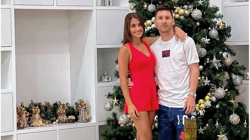 VIDEO: Messi mát mặt vì “nóc nhà” gợi cảm Antonella