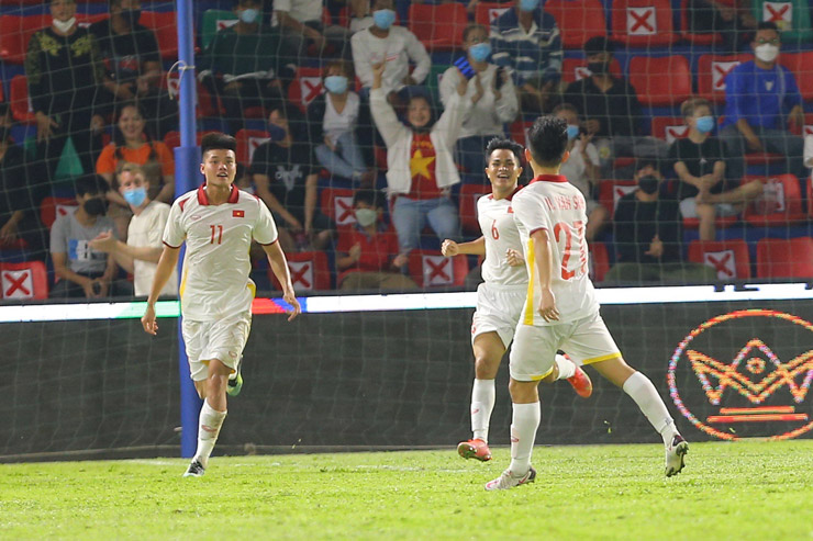 Hủy diệt Singapore 7-0, U23 Việt Nam chiếm ngôi đầu bảng của Thái Lan
